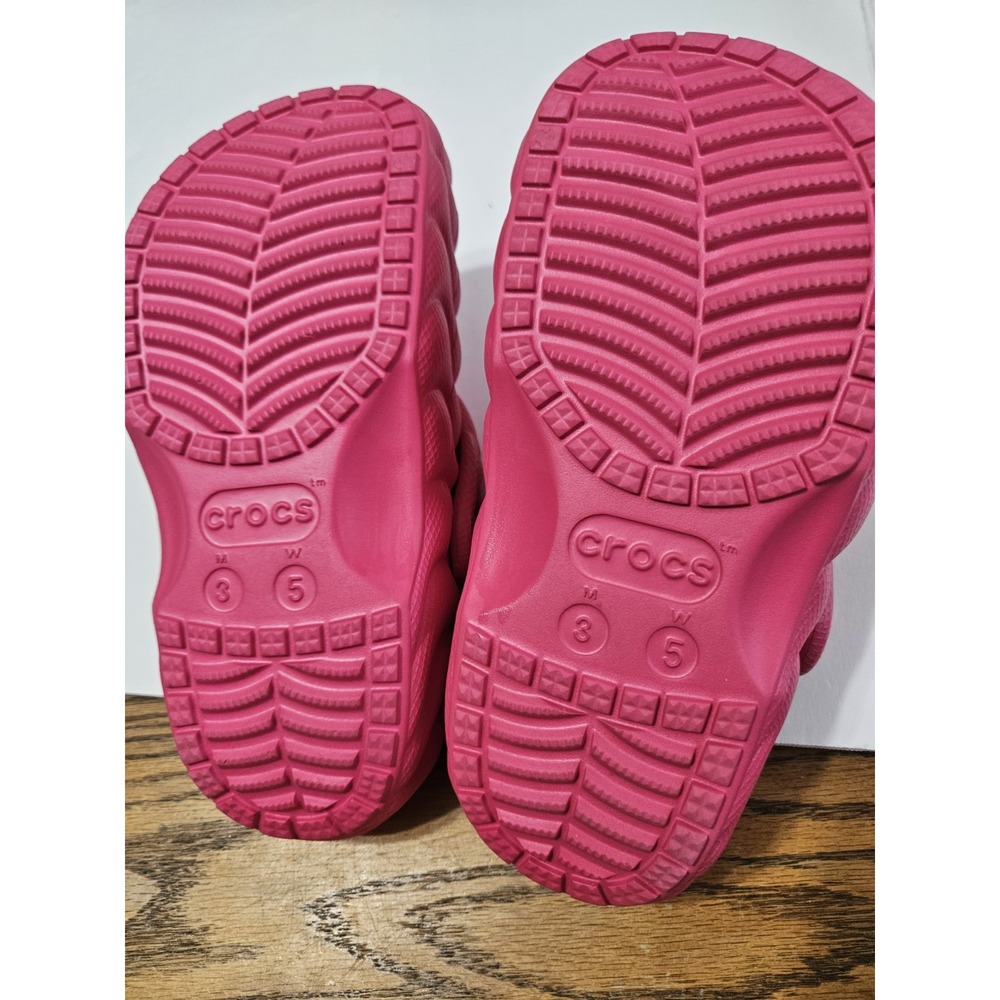 Crocs Classic Fleeced Lined Overpuff Clogs in the "Dragon Fruit" Womens Size 5 - Picture 5 of 5